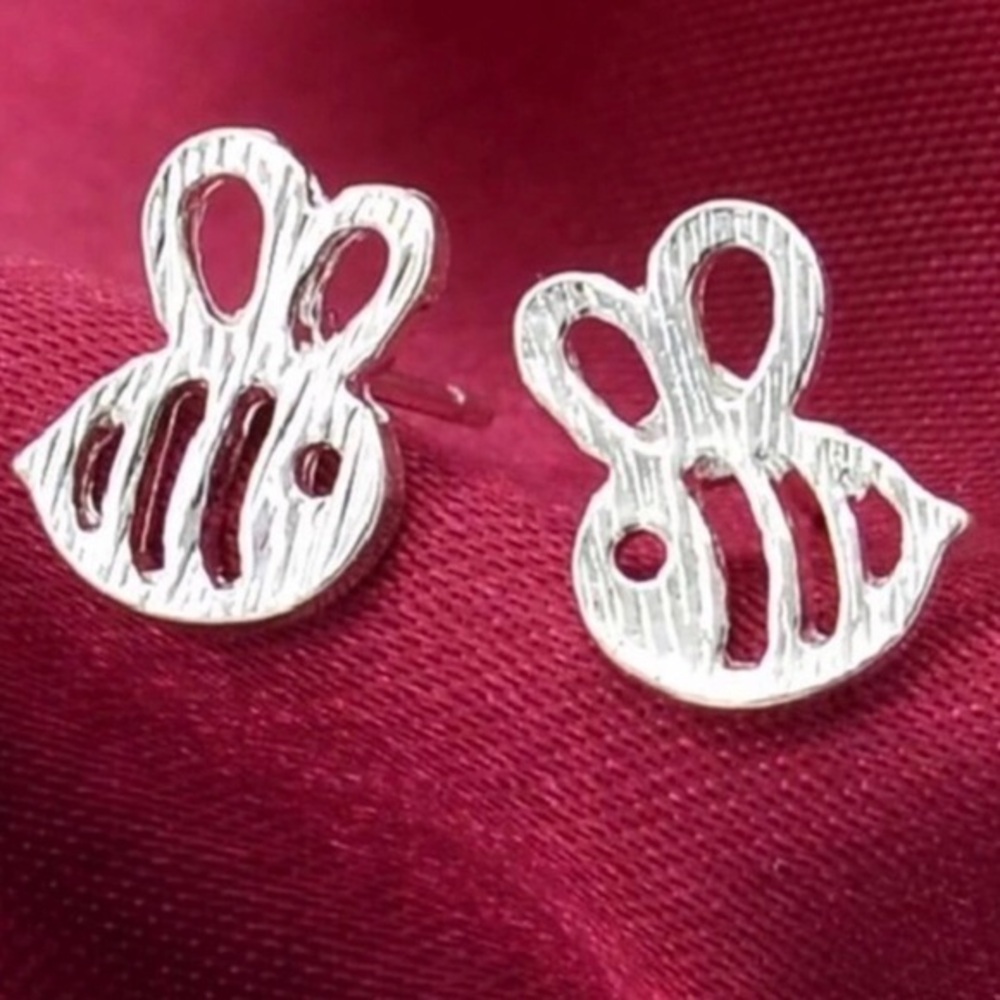 🐝 Bumblebee Studs 🐝 Silver plated alloy. $12.